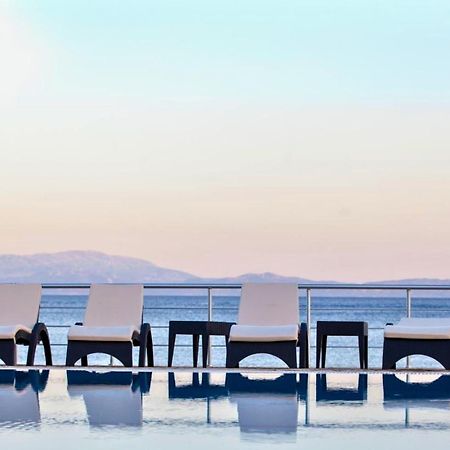 Blue Waves Luxury Suites By The Sea Plomari 外观 照片