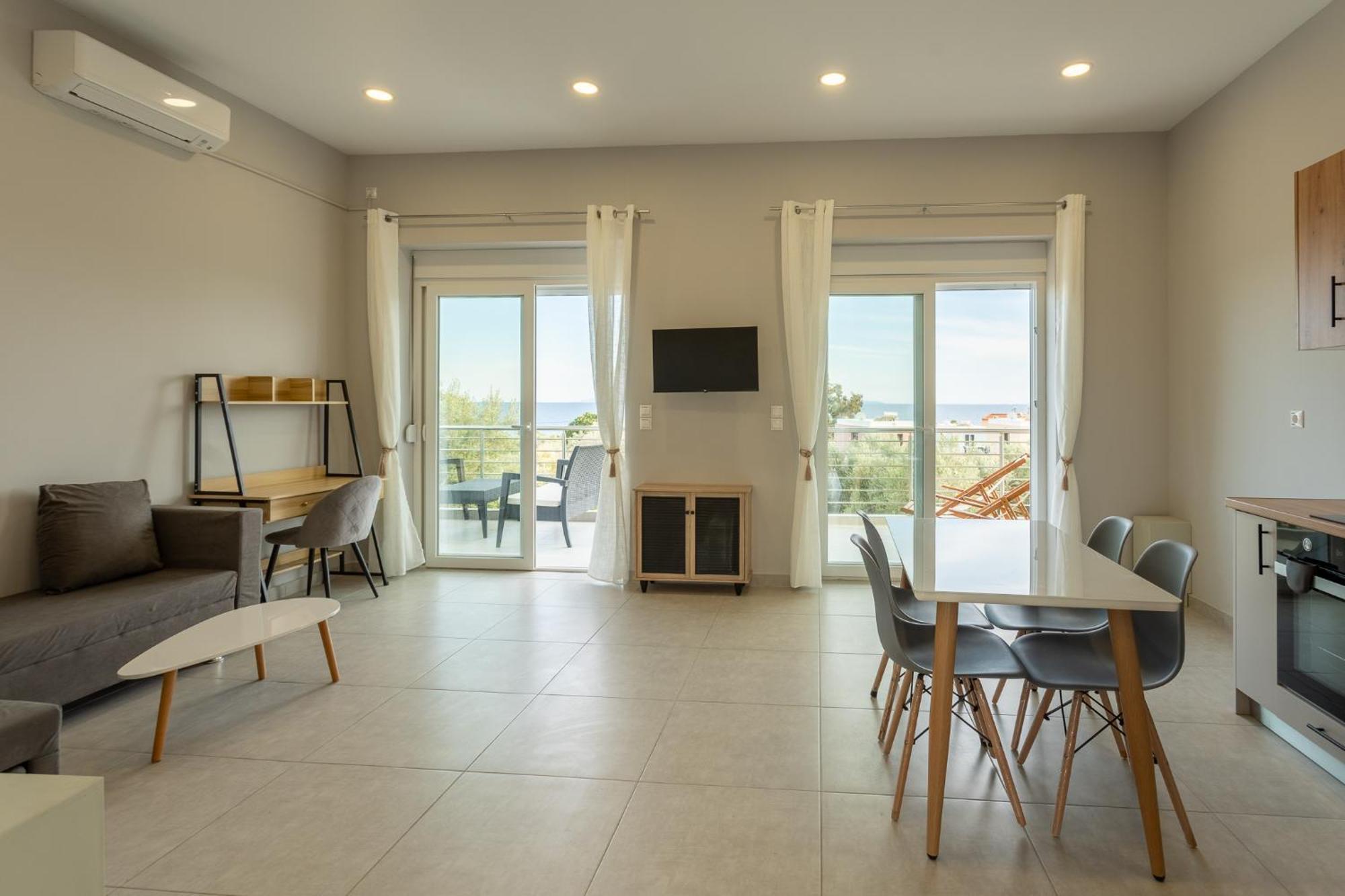 Blue Waves Luxury Suites By The Sea Plomari 外观 照片