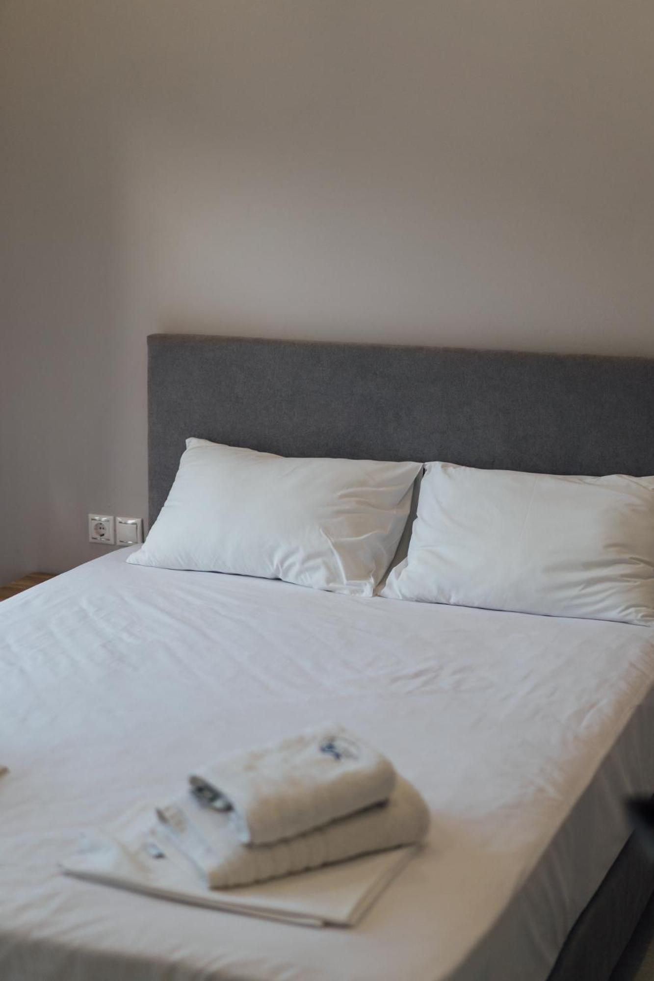 Blue Waves Luxury Suites By The Sea Plomari 外观 照片