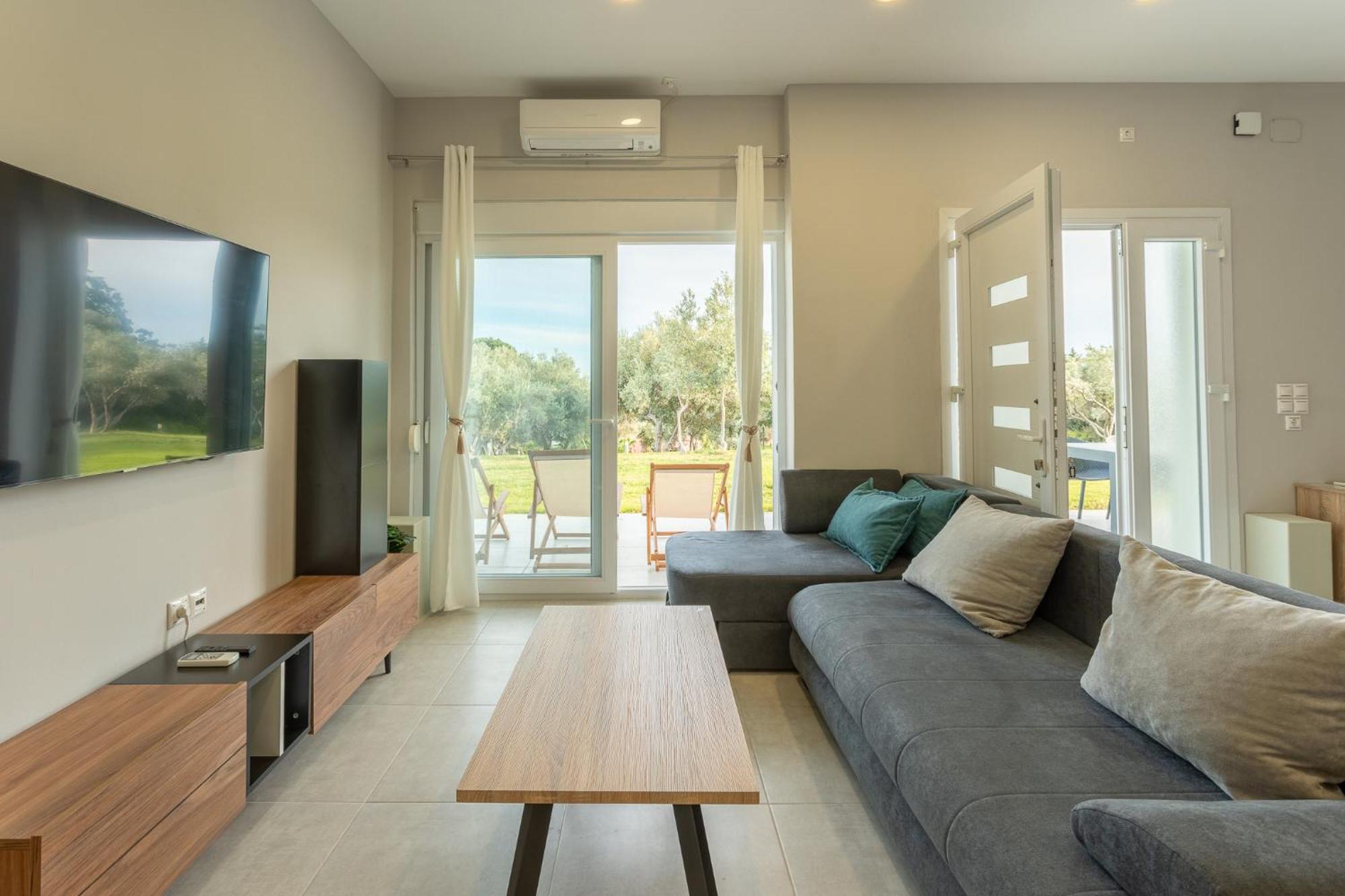 Blue Waves Luxury Suites By The Sea Plomari 外观 照片