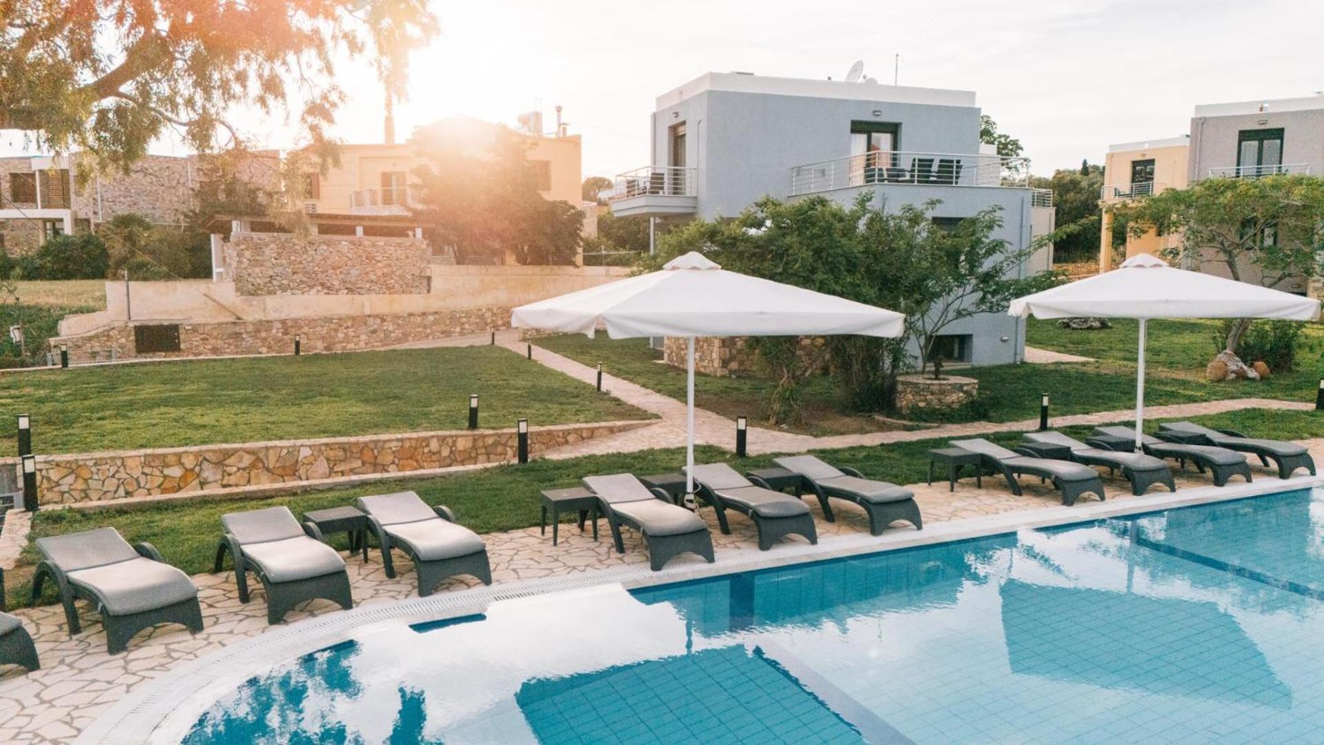 Blue Waves Luxury Suites By The Sea Plomari 外观 照片