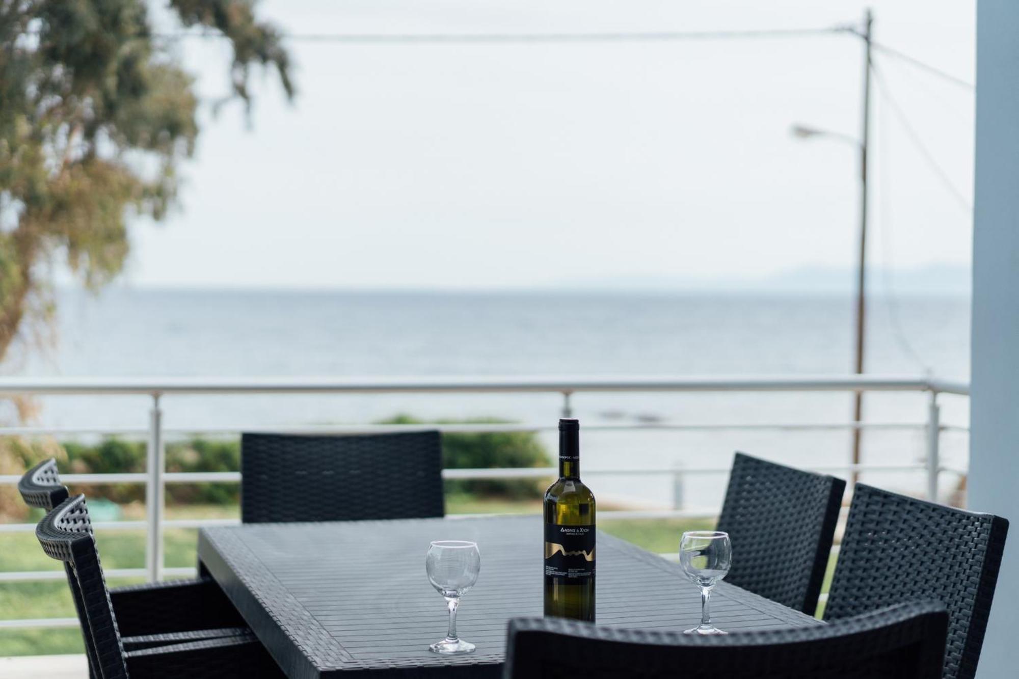Blue Waves Luxury Suites By The Sea Plomari 外观 照片