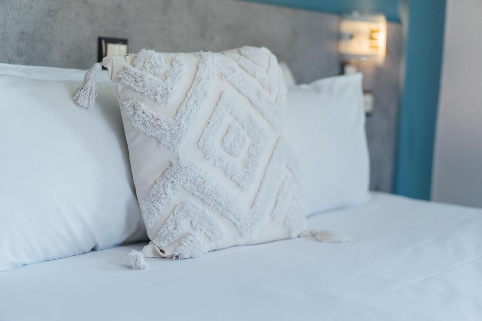 Blue Waves Luxury Suites By The Sea Plomari 外观 照片