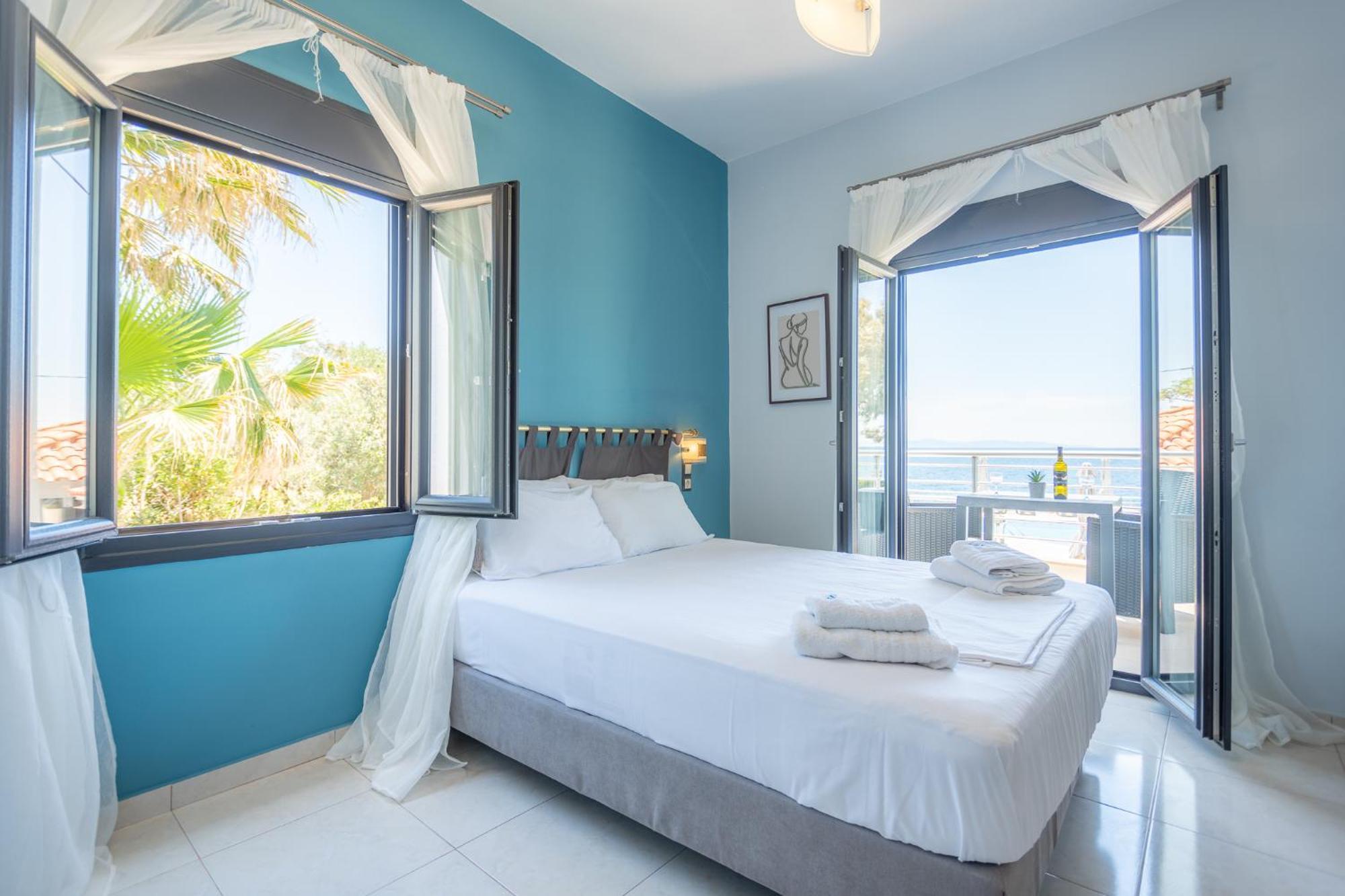 Blue Waves Luxury Suites By The Sea Plomari 外观 照片